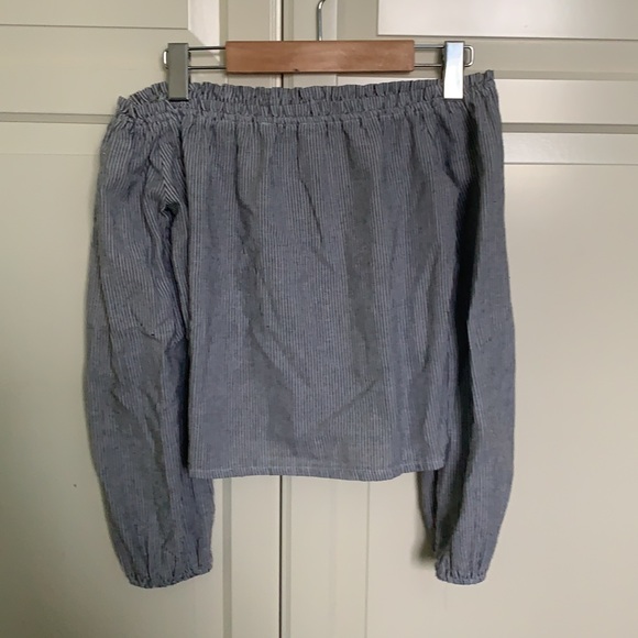 Off the shoulder long sleeve - Picture 2 of 2